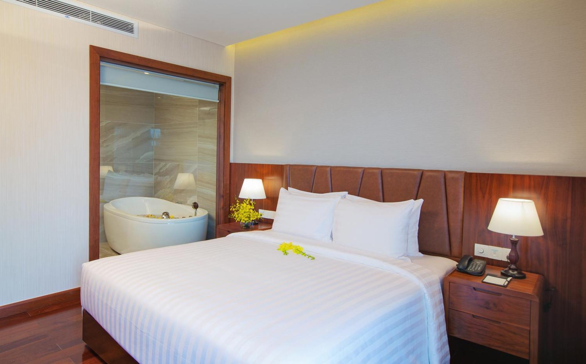 Отель Orchids Saigon 4*