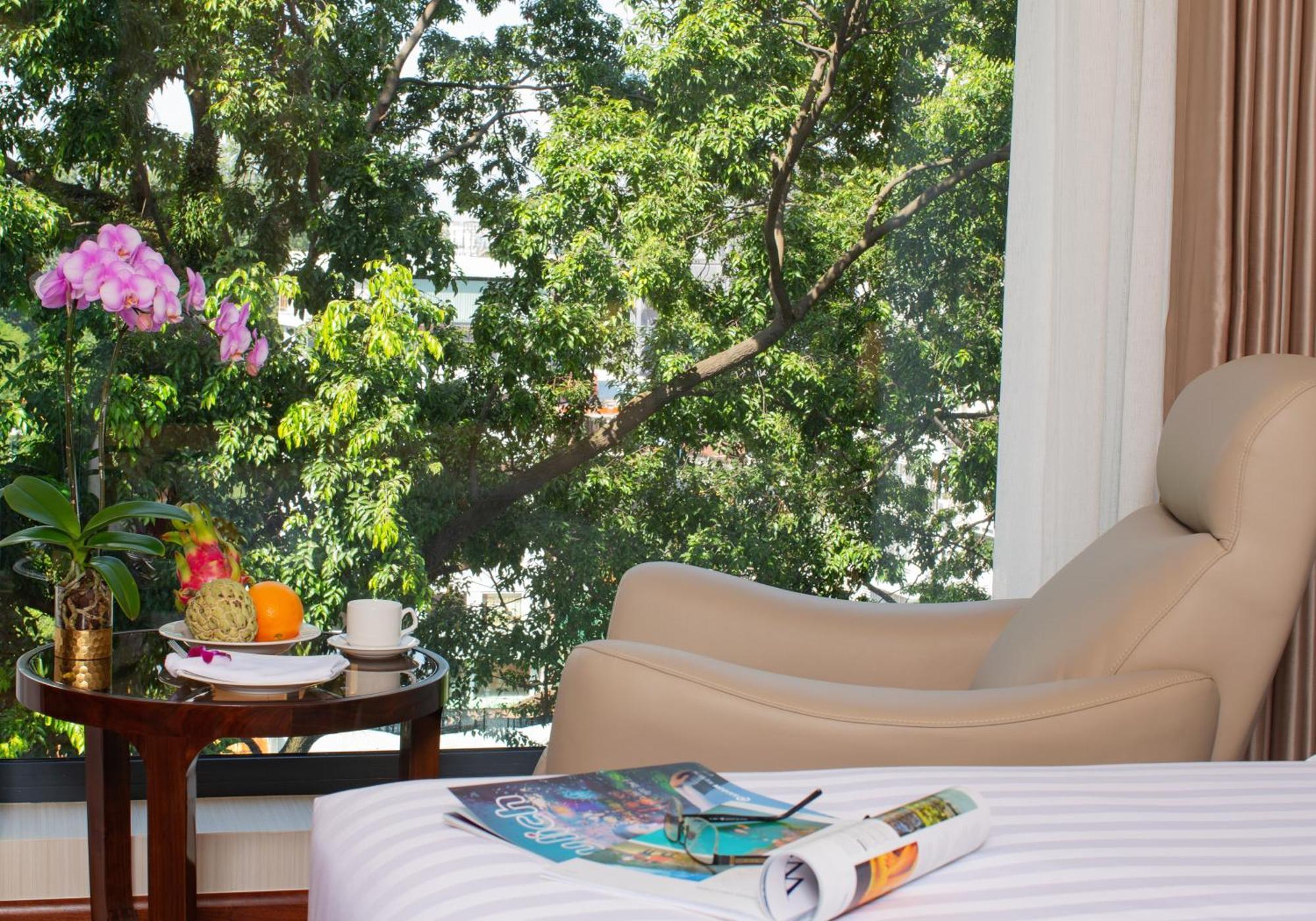Orchids Saigon Отель